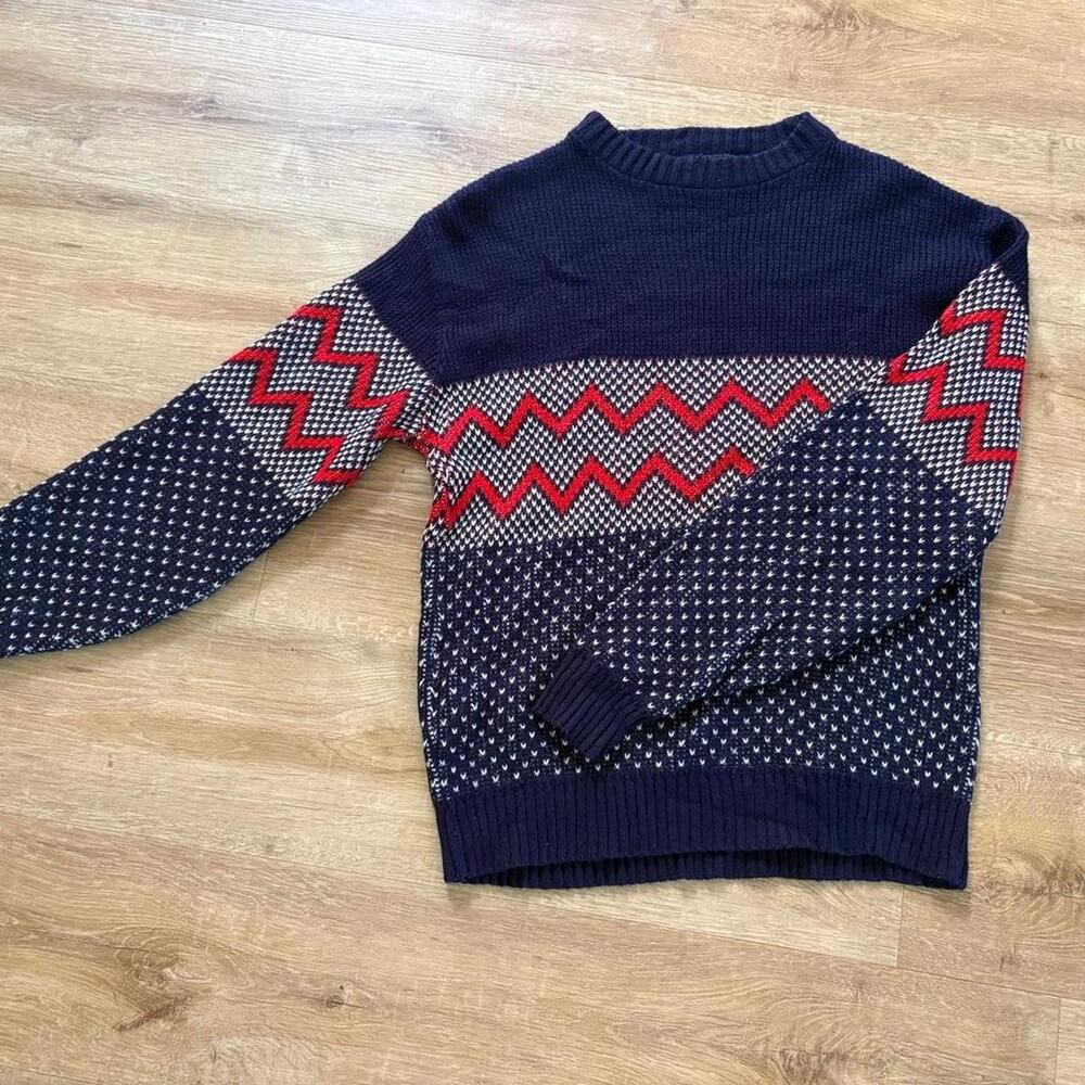 Navy blue vintage sweater with red accents Size L